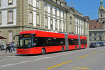 Hess Doppelgelenk Trolleybus 45, auf der Linie 20, fährt über den Bubenbergplatz. Die Aufnahme stammt vom 21.08.2021.