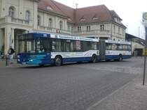 Mercedes-Benz O 405 N (Niederflur-Stadtversion) der Linie 824 nach S-Bahnhof Hennigsdorf am S-Bahnhof Oranienburg.