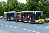 BVG Berlin, zum Betriebsende des Urbino 18, Wagen 4374 [ GN08 ] auf dem X9 unterwegs durch Berlin im Juni 2014. [Solaris]