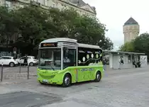 Metz - 10. September 2021 : Blubus 6, Wagen 1962, auf der Linie N83 nach Prefecture, am Hauptbahnhof aufgenommen. 