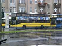 MAN-Doppeldecker auf der Linie 222 nach Tegelort am U-Bahnhof Alt-Tegel.