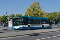 München: Solaris Urbino von Ettenhuber, Bus Nr. 2983 (EBE-JE 588) als Linie 263 an der Haltestelle Messestadt West. Aufgenommen 2.9.2021.