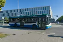 München: Solaris Urbino von Ettenhuber (M-E 2294) als LInie 263 bei der Haltestelle Messestadt West. Aufgenommen 2.9.2021.
