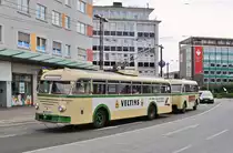 Am 12.09.2021 kommt der ÜH IIIs 59 mit dem Orion WH112 06 des Obus-Museums Solingen am Graf-Wilhelm-Platz an