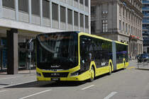 MAN Lions City Hybrid Bus 77 der AAGL, auf der Linie 80, fährt zur Endstation am Aeschenplatz. Die Aufnahme stammt vom 08.05.2021.