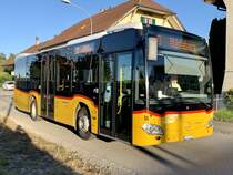 MB C2 K '10120' von PostAuto Regie Laupen, ex Thepra, Stans, am 24.9.21 beim Bahnhof Rosshäusern.