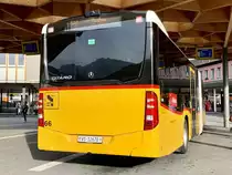 Heckansicht des MB C2 G '11700' der PostAuto Regie Sion am 28.9.21 beim Bahnhof Sitten.