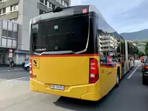 Heckansicht des MB C2 G '11700' der PostAuto Regie Sion am 28.9.21 nach der Abfahrt beim Bahnhof Sitten.