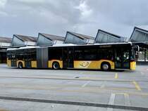 MB C2 G '10686' der PostAuto Regie Bern am 29.9.21 bei der Abfahrt beim Bahnhof Bern.