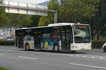 Innsbruck: Mercedes-Benz Citaro Facelift der Innsbrucker Verkehrsbetriebe (Bus Nr. 608) ist als Linie M wegen Entschärfung einer Fliegerbombe über die Egger-Lienz-Straße umgeleitet. Aufgenommen 28.9.2021.