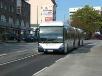 Van Hool AGG 300 auf der Linie 5 nach Hauptbahnhof/ZOB an der Haltestelle Eidelstedt G�rtnerstra�e.