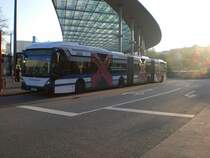 Van Hool AGG 300 auf der Linie 5 nach Lokstedt Nedderfeld am Hauptbahnhof/ZOB.