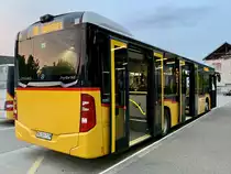 Heckansicht des MB C2 hybrid '11703' des PU Erne Bus, Full am 11.10.21 beim Bahnhof Döttingen.