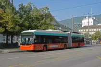 Hess Trolleybus 51, auf der Linie 1, bedient die Haltestelle beim Bahnhof Biel. Die Aufnahme stammt vom 25.09.2021.