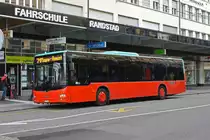 MAN Lions City von Funicar, auf der Linie 71, wartet an der Haltestelle beim Bahnhof Biel. Die Aufnahme stammt vom 25.09.2021.