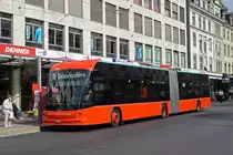 Hess Elektrobus 201, auf der Linie 9, bedient die Haltestelle beim Guisan Platz. Die Aufnahme stammt vom 25.09.2021.