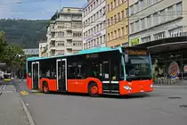 Mercedes Citaro 194, auf der Linie 6, verlässt die Haltestelle beim Bahnhof Biel. Die Aufnahme stammt vom 25.09.2021.