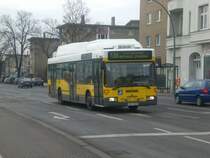Mercedes-Benz O 405 NH auf der Linie 130 nach S+U Bahnhof Rathaus Spandau an der Haltestelle Galenstra�e.