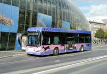 Strassburg - 26. Oktober 2021 : Irizar I2e, Wagen 444, auf der Linie 10 unterwegs. Die Lackierung kommt vom Künstler Amandine Laprun.