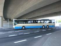 Setra S 300er-Serie als Shuttelbus zwischen U-Bahnhof Rudow und Flughafen Sch�nefeld zur ILA an der Haltestelle Sch�nefeld Waltersdorfer Chaussee.