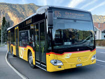MB C2 hybrid '11685'  BE 610 541  am 7.11.21 bei der Haltestelle Wilderswil, Oberland Shopping.