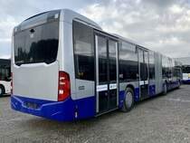 Heckansicht des neuen MB C2 G Nr. 110 für die VZO am 13.11.21 bei Evobus in Winterthur.