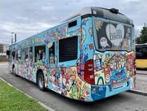 Heckansicht des MB C2 '10848' mit Vollwerbung Bülach Süd Center vom PU Autobetrieb Stadel-Neerach, Stadel am 13.11.21 beim Bahnhof Bülach.