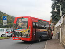 Wendvorgang an der Haltestelle am Elbe Parkplatz (am Rathhaus) eines Kleinbuses  Basteikraxler  der Firma Frank Nuhn aus 