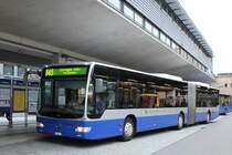 Citaro 120 beim Bhf. Uster am 21.03.2017. Dieses Fahrzeug hatte ursprünglich die frühere VZO-Lackierung mit der Silberwolke. Erst Wagen Nr. 126, bei dem es sich um einen O 530 III (Citaro der 2. Generation) handelt, war der erste, der von Anfang an die hier zu sehende aktuelle Lackierung erhielt.