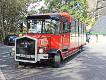 Die Frontpartie eines  Historischer  MAN zu sehen an der Haltestelle der Festung Königsstein am 17. Oktober 2021.