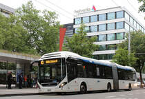 Volvo 190 beim Bhf. Altstetten am 24.05.2017.