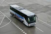 Setra 415 HD vom Flughafen Zürich am 28.11.21 von der Zuschauerterasse.