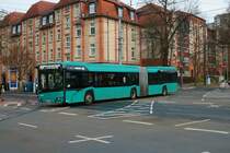 ICB Solaris Urbino 18 Wagen 467 am 10.12.21 in Frankfurt am Main auf der Linie M34