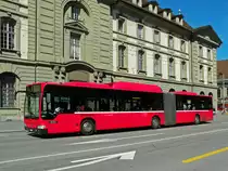 Mercedes Citaro 844, auf der Linie 12, fährt über den Bubenbergplatz. Die Aufnahme stammt vom 26.08.2010.