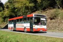 Bus Rheinland-Pfalz: Mercedes-Benz O 407 (BIR-WR 50) vom Omnibusbetrieb Westrich Reisen GmbH, aufgenommen im Oktober 2021 in der Nähe von Herrstein, einer Ortsgemeinde im Landkreis Birkenfeld.