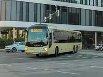 Graz. Totgesagte leben länger: Nachdem man in der Szene der Busfotografen in Graz im Jahr 2020 dachte, die letzten zwei Busse des Types MAN Lion's Regio in Graz seien kurz vor der Ausmusterung, wurde 2021 aufgrund akuten Busmangels bei er ÖBB Postbus AG noch ein MAN Lion's Regio von Stainach nach Graz überstellt. In Graz ist er der letzte Bus dieser Type. Am 10.08.2021 konnte ich den BD 13122 überraschend vor der Grazer Messe fotografieren.