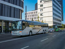 Graz. Am 26.09.2021 war es endlich soweit: Das lang angekündigte EUROSKILLS 2021 konnte stattfinden, nachdem es zweimal aufgrund der Covid-Pandemie verschoben wurde. Neben internationalen Gästen aus ganz Europa, gab es auch eine kleine Busparade, an der Sonderbusse aus ganz Österreich zu sehen waren. In der bunten Parade war unter anderem ein Setra S419 UL vertreten der Firma Weiss aus der Südsteiermark.