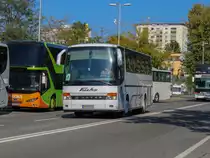 Graz. Am 26.09.2021 war es endlich soweit: Das lang angekündigte EUROSKILLS 2021 konnte stattfinden, nachdem es zweimal aufgrund der Covid-Pandemie verschoben wurde. Neben internationalen Gästen aus ganz Europa, gab es auch eine kleine Busparade, an der Sonderbusse aus ganz Österreich zu sehen waren. In der bunten Parade war unter anderem ein Setra Youngtimer der Firma Fuchs.