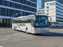 Graz. Am 26.09.2021 war es endlich soweit: Das lang angekündigte EUROSKILLS 2021 konnte stattfinden, nachdem es zweimal aufgrund der Covid-Pandemie verschoben wurde. Neben internationalen Gästen aus ganz Europa, gab es auch eine kleine Busparade, an der Sonderbusse aus ganz Österreich zu sehen waren. In der bunten Parade war unter anderem ein Setra S 419 UL von Weiss.