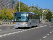 Graz. Am 26.09.2021 war es endlich soweit: Das lang angekündigte EUROSKILLS 2021 konnte stattfinden, nachdem es zweimal aufgrund der Covid-Pandemie verschoben wurde. Neben internationalen Gästen aus ganz Europa, gab es auch eine kleine Busparade, an der Sonderbusse aus ganz Österreich zu sehen waren. In der bunten Parade war unter anderem ein Setra S 419 UL von Weiss.
