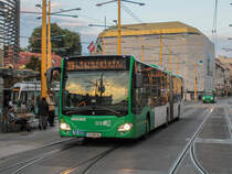 Graz. Wagen 32 der Graz Linien steht hier am 02.10.2021 am Grazer Jakominiplatz.