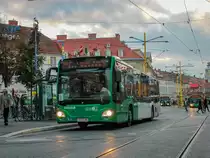 Graz. Nach einem Jahr Pause fand am 02.10.2021 die <i>Lange Nacht der Museen</i> statt. Wagen 130 der Graz Linien steht hier am Jakominiplatz als Shuttlebuslinie 2.