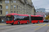 Volvo Hybridbus 881, auf der Linie 19, biegt in die Monbijoustrasse ein. Die Aufnahme stammt vom 30.11.2021.