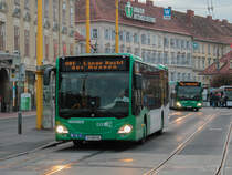 Graz. Nach einem Jahr Pause fand am 02.10.2021 die <i>Lange Nacht der Museen</i> statt. Wagen 105 der Graz Linien steht hier am Jakominiplatz.
