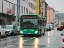 Graz. Am 10.10.2021 fand wieder der Graz Marathon statt, weshalb die Innenstadt gesperrt war und es deshalb zu großflächigen Umleitungen kam, so musste die Linie 34 bis zur Hüttenbrennergasse gekürzt werden. Wagen 80 konnte ich kurz vor dem Eintreffen bei der Endstation in der Schönaugasse fotografieren.