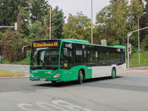 Graz. Am 12.10.2021 nahm ich die Gelegenheit, um noch ein letztes Mal die Linie 85 ausgiebig zu fotografieren, da einen Monat später diese eingestellt wurde. Vom Schlechtwetter ließ ich mich nicht abschrecken, durch dieses kamen zusätzliche Stellen in Betracht die bei Sonnenschein nicht umsetzbar gewesen wären. Dieses Bild von Wagen 112 entstand bei der Ankunft in Don Bosco.