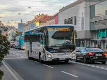 Graz. Einer der wenigen Iveco Evadys beim ÖBB Postbus in Graz, ist hier am 20.10.2021 bei der Stadthalle zu sehen.