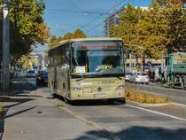 Graz. Während der Steirischen Herbstferien, fanden Bauarbeiten auf der Steirischen Ostbahn statt. Aus diesem Grund, richtete die ÖBB einen Schienenersatz zwischen Graz und Gleisdorf bzw. Weiz ein.
Der BD 14237 ist hier beim Ostbahnhof zu sehen. 