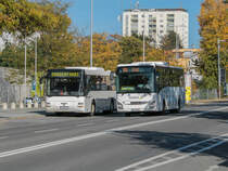 Graz. Während der Steirischen Herbstferien, fanden Bauarbeiten auf der Steirischen Ostbahn statt. Aus diesem Grund, richtete die ÖBB einen Schienenersatz zwischen Graz und Gleisdorf bzw. Weiz ein.
BD 15089 trifft hier auf einen ISTmobil MAN SÜ 313 in der Fröhlichgasse.