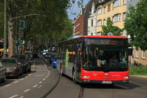 Am 08. Juni 2021 fuhr der Rheinbahn Wagen 7567 als 725 von Gerresheim Krankenhaus an seiner Endhaltestelle Düsseldorf-Zoo S ein. 